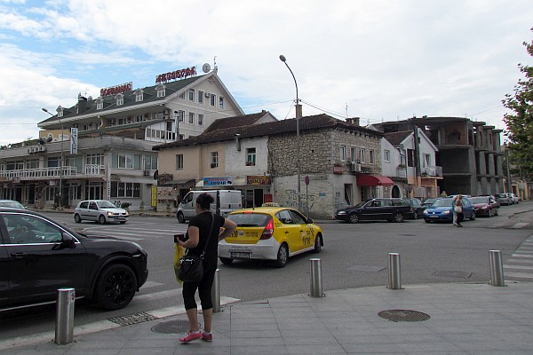 looking at the intersectin where Hotel M Nikić  is located