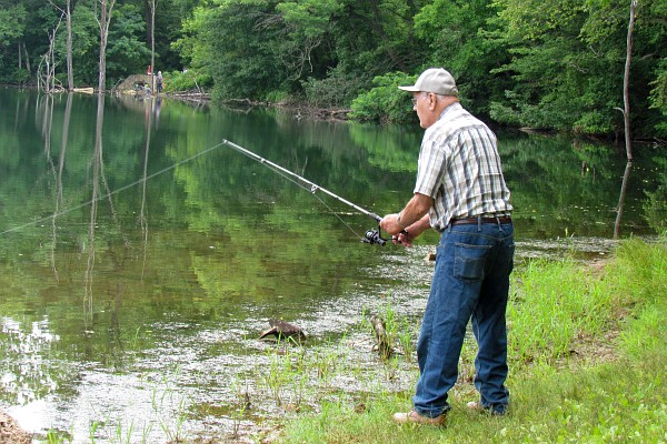 my dad fishing (I)