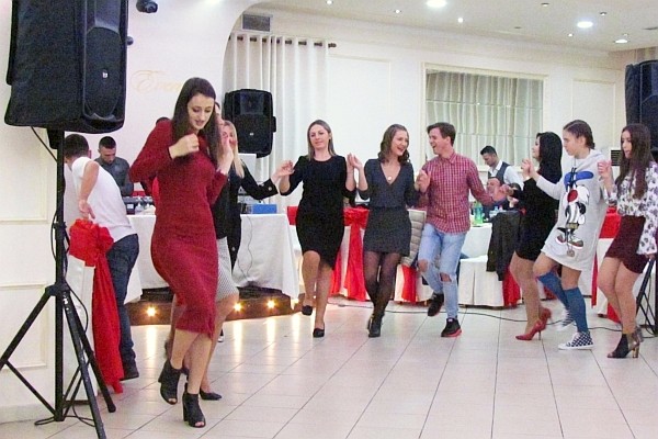 a group of dancers doing an Albanian dance