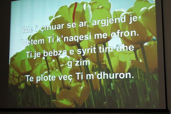 a "screen" shot of one of the praise songs in Albanian