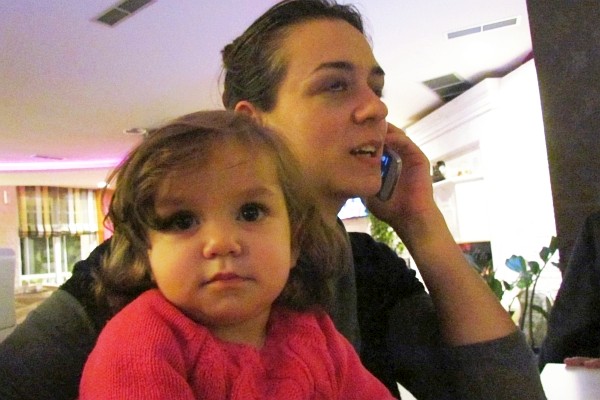 Mia and Alba, her mother, at the party