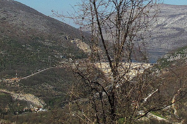 the Mratinje hydroelectric dam