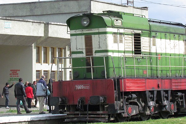 Albanian Railroad Engine #T669.1032 makes its stop in Lezhe