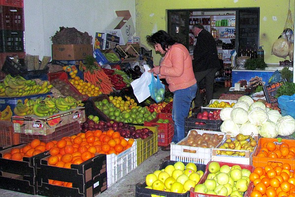 mother of an LAC student runs fresh fruits and eveies shop