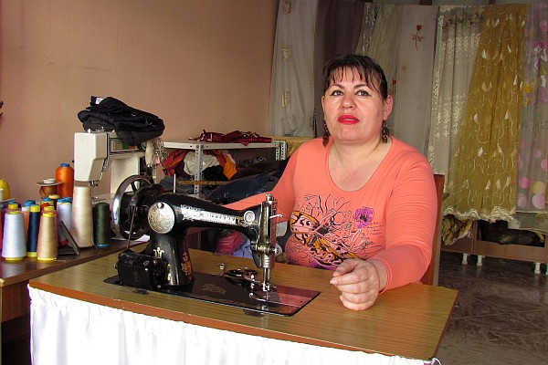 seamstrress with an old Singer sewing machine