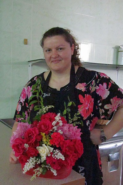 Mirela and her flower arrangement