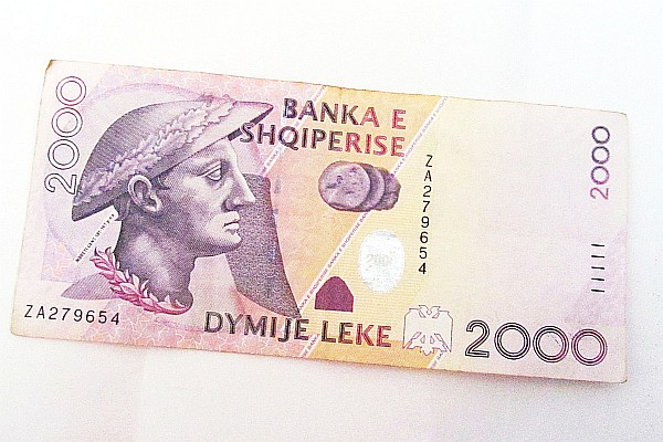 2000 Leke