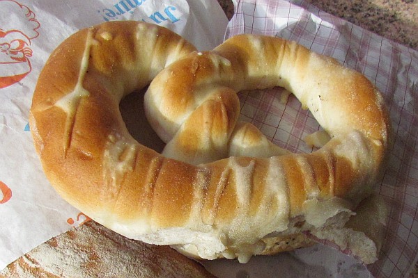 for a wonderful snack: a bread pretzel