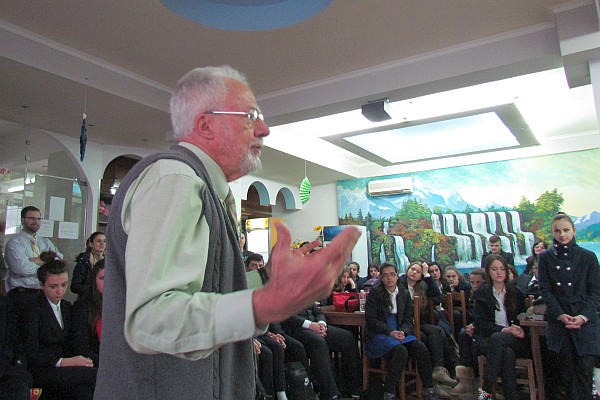 David W. Shenk speaks to students at LAC