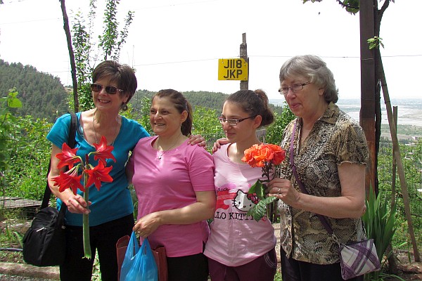Betsy, Indad's mother, Inda, and Elsie with their flowers