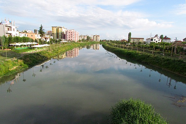 the Drini River as it flows through Lezhe