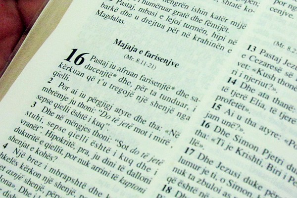 an Albanian Bible open to Matthew 16