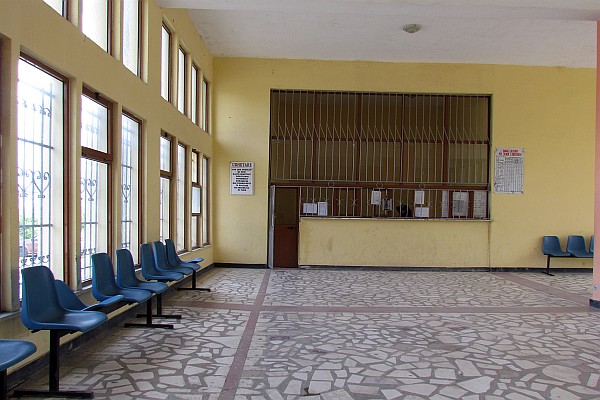 inside of the Lezhe train station