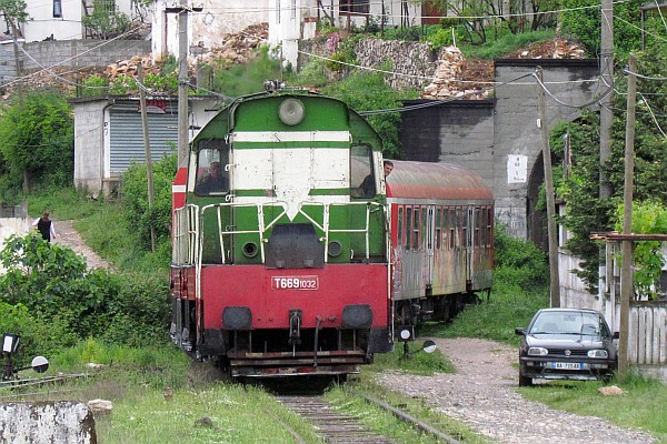 train from Shkodër coming through the tunnel