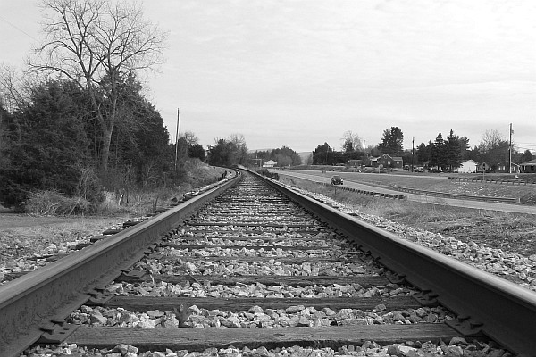 B&W of Norfolk Southern tracks heading east toward Elkton, VA