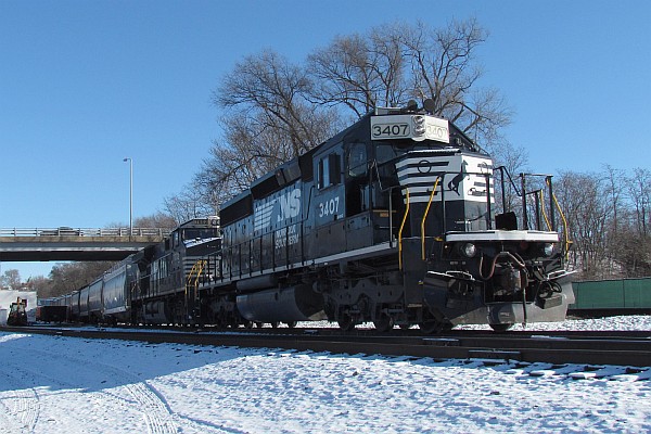 the NS 3407 & 7602 train