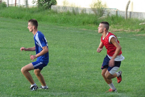 soccer practice for the Lezhe team