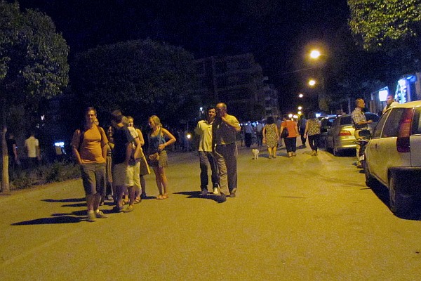 waalking the streets at night in Permet
