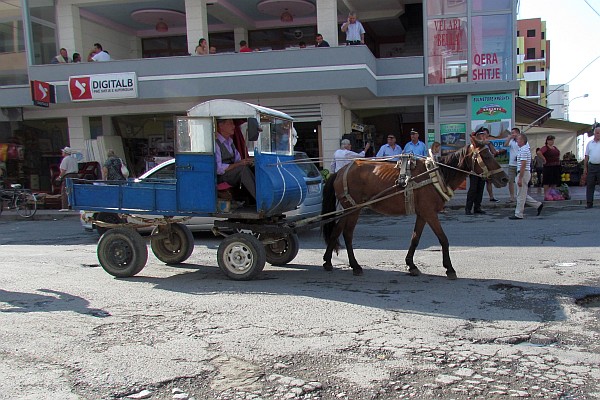 a house drawn cart in Lezhe