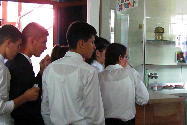 students waiting for the cook to give them their lunch selections