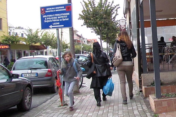 women in traditioan dress and contemoporay fashion walk together