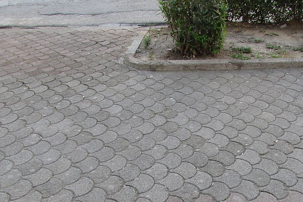 sidewalk bricks made with four arcs