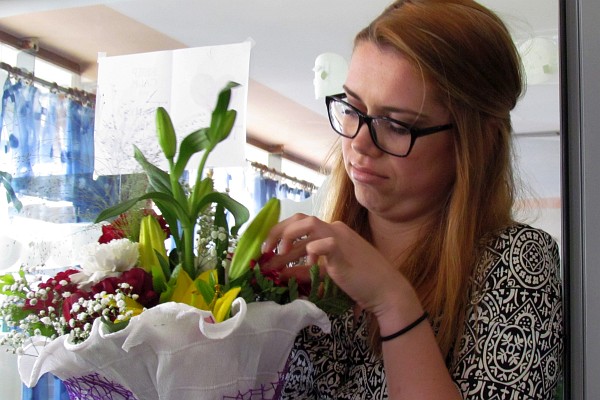 Ina Y and her bouquet