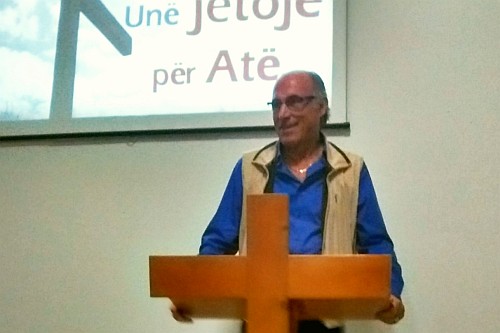 Dini opens Sunday morning worship