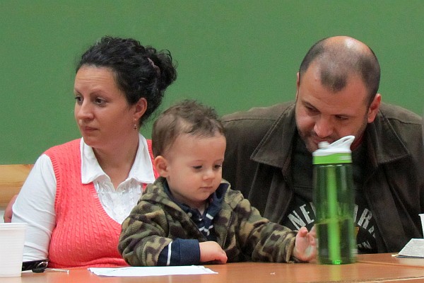 Little David watched or not watched by his parents