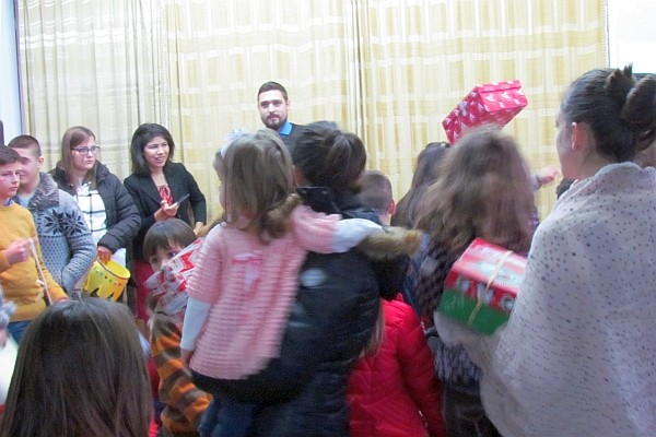 handing out shoeboxes from Samaritan's Purse