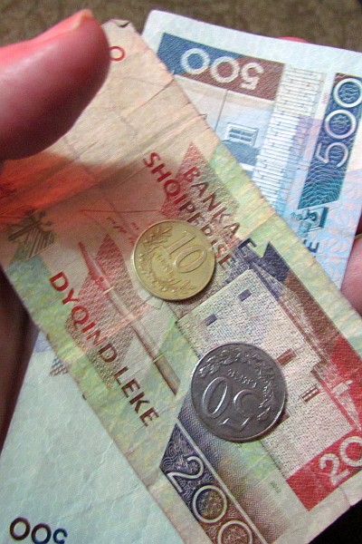 some Albanian money