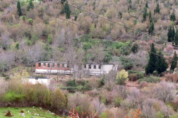 barracks ruins for military camp to manthe TOP gunes