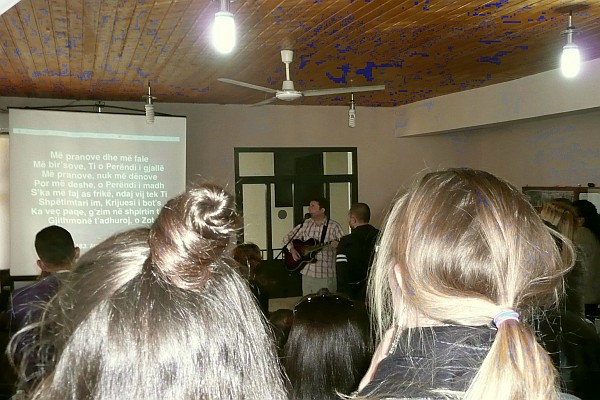 singing at the joint believer' service on Sunday morning