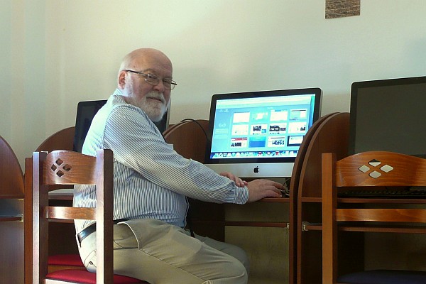I'm working on one of the iMacs at LAC
