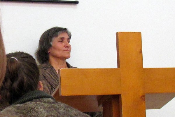 Dilë leads in sharing and prayer