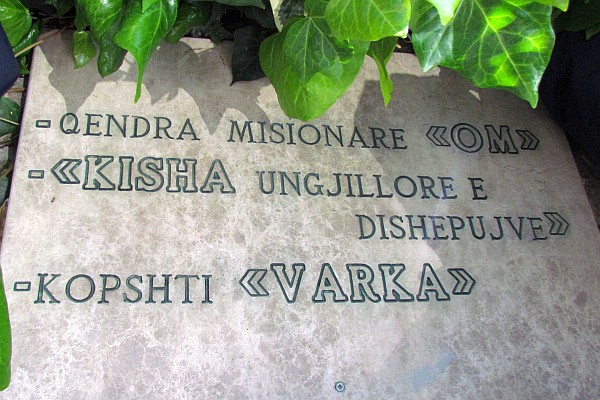 the sign for the Disciples Church buried in the ivy