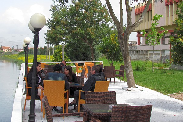 coffee bar with seating out over the Drini River