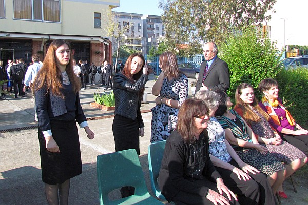 more teachers waiting for the photo