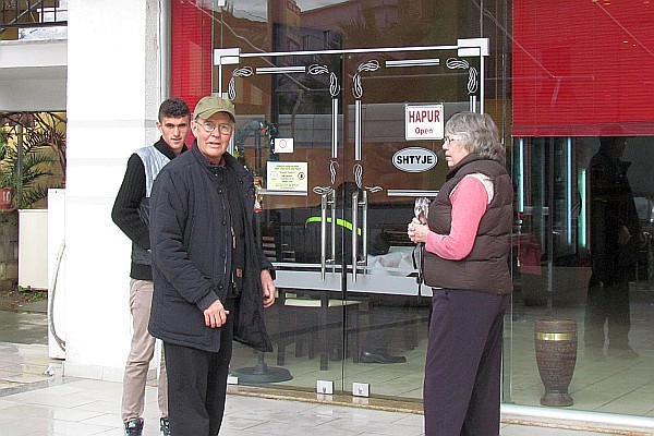 Klodi, Allen and Elsie entering the restaurant