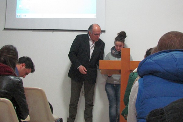 worship leanders and others read Scripture