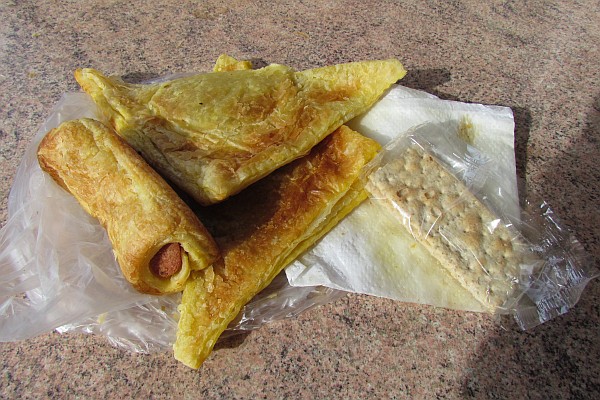 food for breeakfastw, lunch and supper
