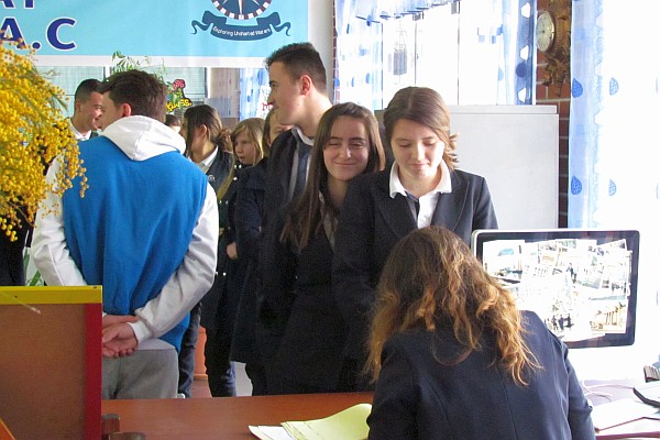 students line up to buy their lunches