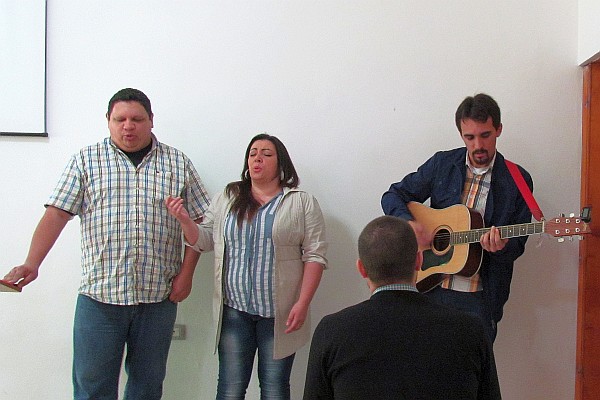 Francis' sister and brother-in-law sing a duet