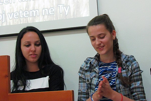 Fabi and Evianda form the vocal group