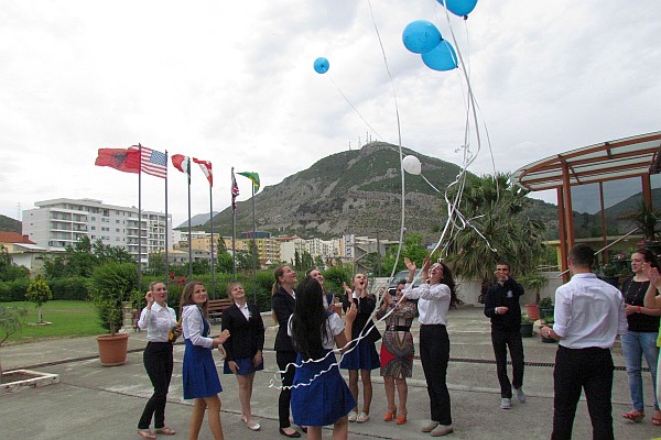 seniors release their balloons o the last day of classes