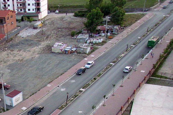 on another radiating street is a small groujp of Roma shanties