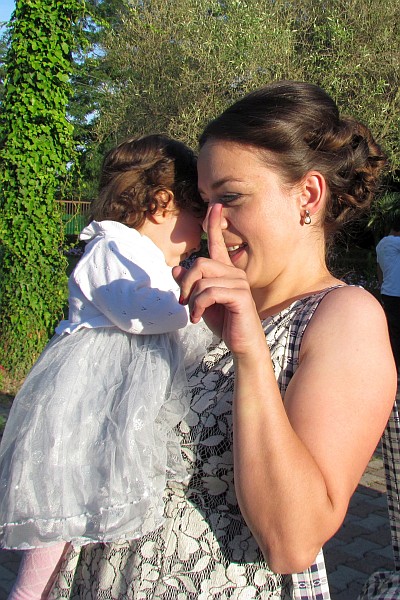 shy Mia and encouraging mother Alba
