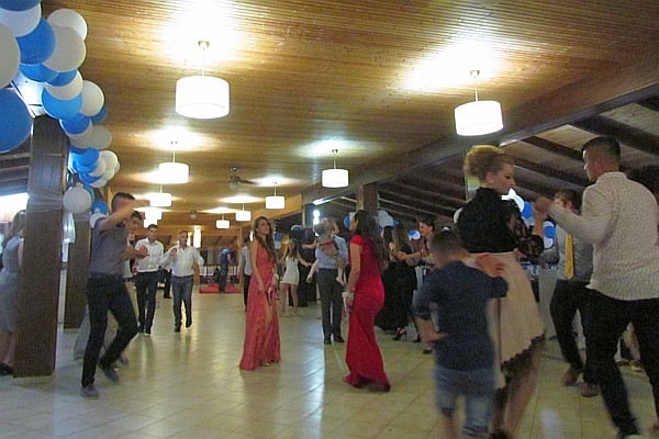 dancing (III)