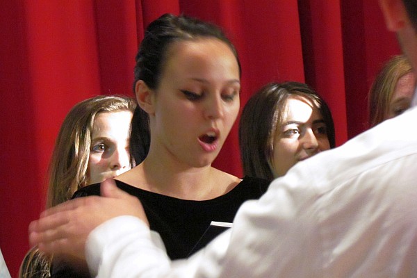 Fabi sings a solo