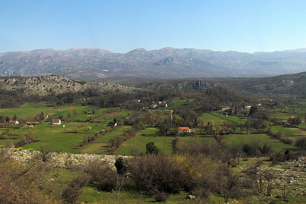 valley farmng in northern Albania